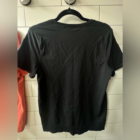 Athleta “In Motion” active tee (black M) - Picture 2 of 3